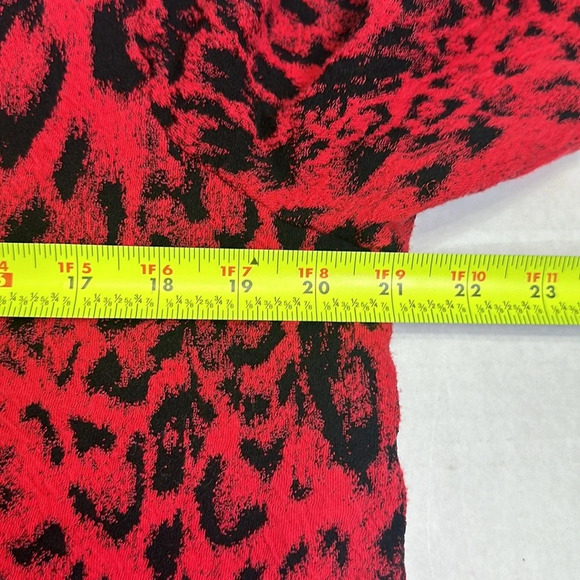 Chico’s Women’s Size 3 Pullover Sweater Animal Print Red Black Mature Holiday - Picture 6 of 7